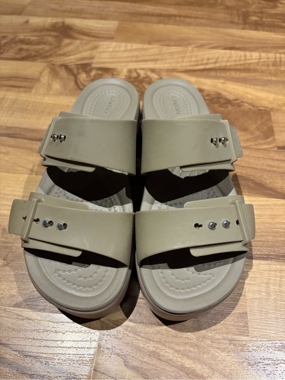 Crocs Women's Brooklyn Buckle Sandal Sz 5 Wedge Platform Summer Neutral LiteRide